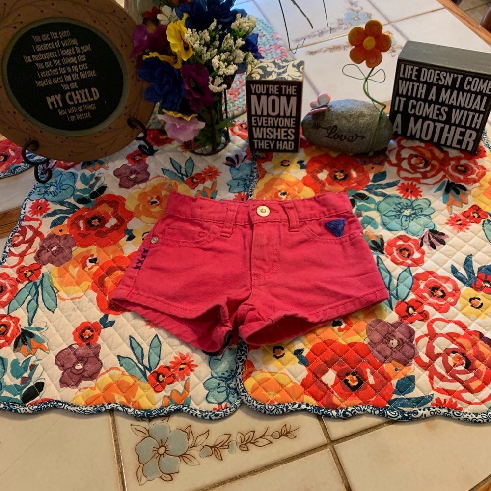 💙Beautiful GUESS Shorts Little Girls Size 4 💚